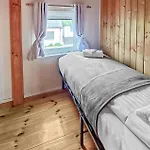 3 Bedroom Awesome In Prázdninový dům Nowe Warpno