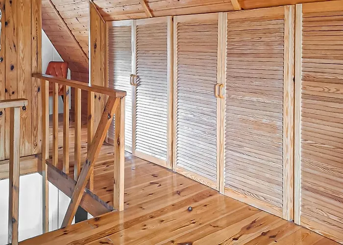 3 Bedroom Awesome In * נובה וארפנו